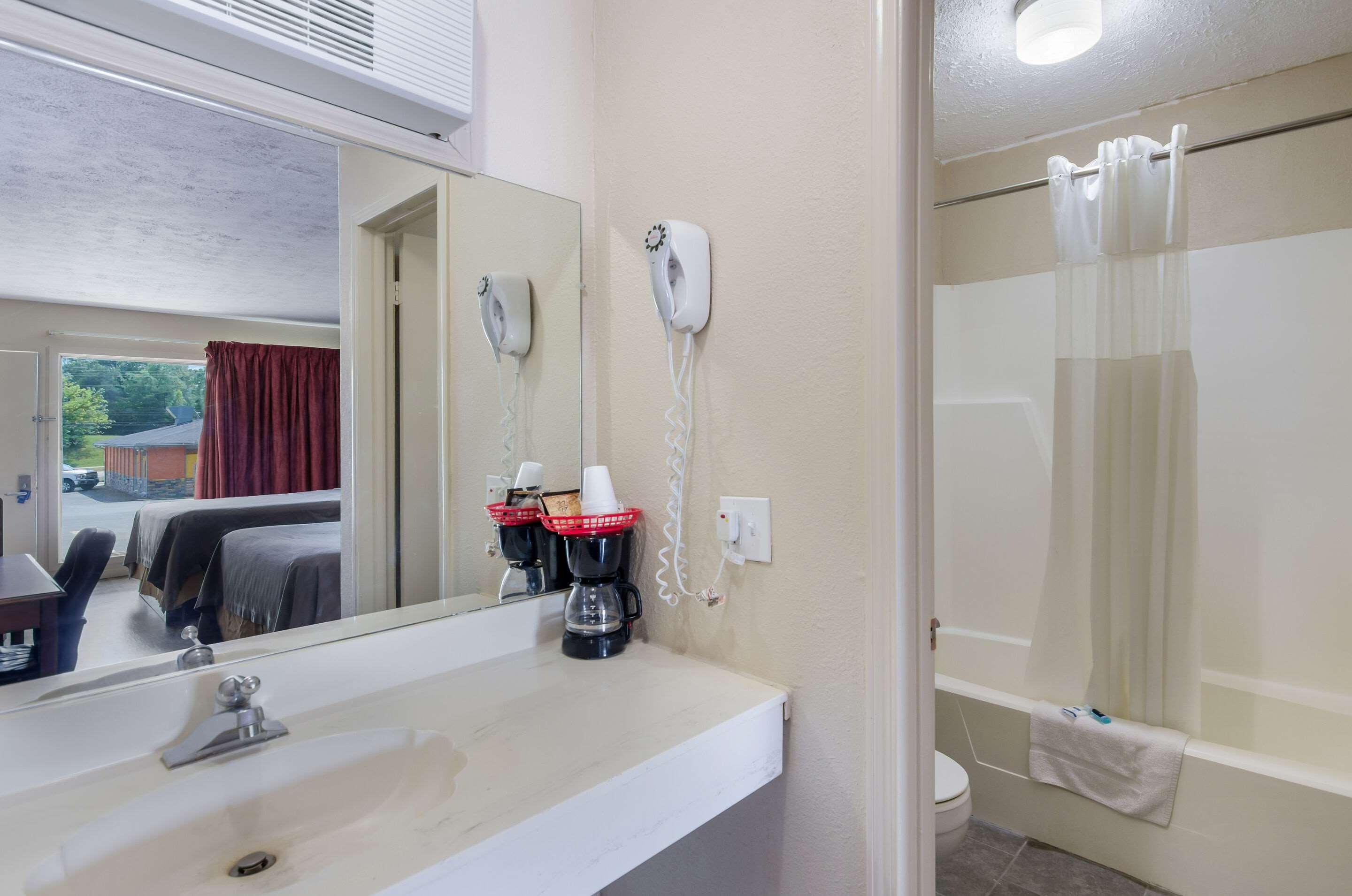 Rodeway Inn Church Hill - Tri Cities Area Esterno foto