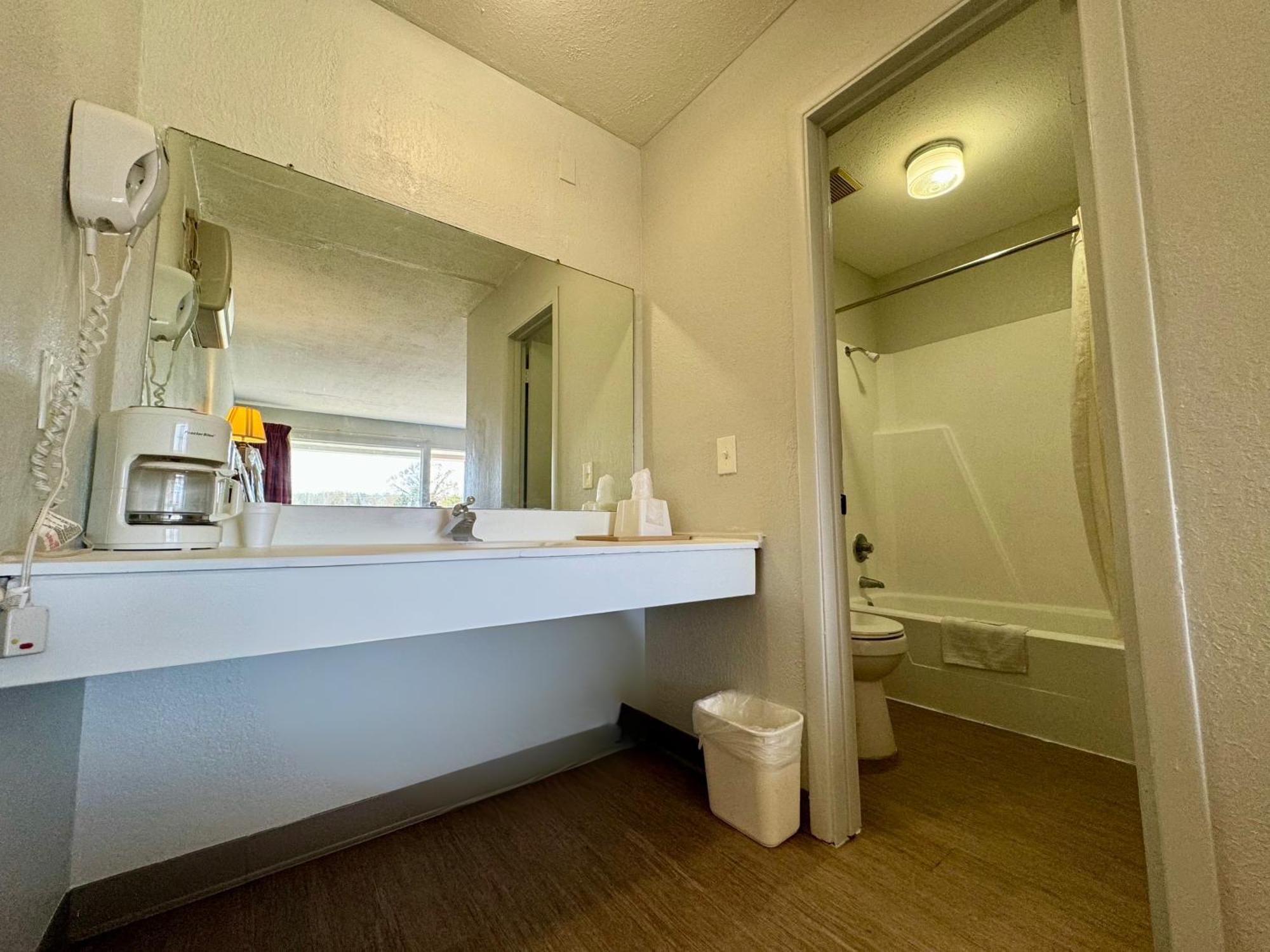 Rodeway Inn Church Hill - Tri Cities Area Esterno foto